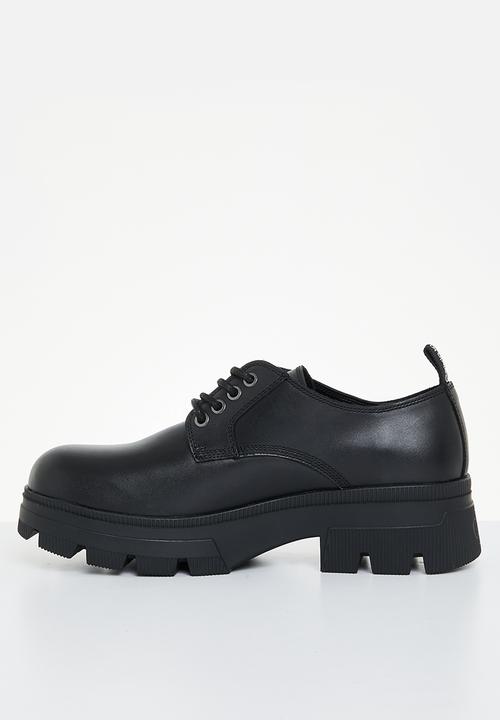 Calvin Klein - Chunky combat derby wn - black