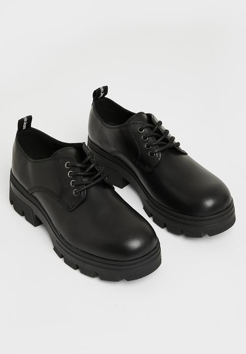 Calvin Klein - Chunky combat derby wn - black