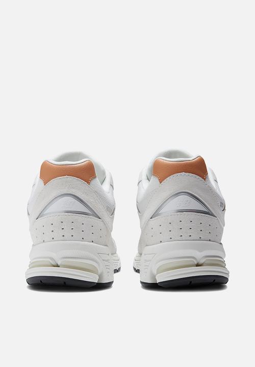 New Balance  - 2002R - heritage - reflection