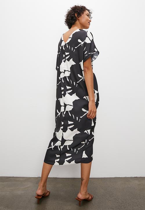 Superbalist - Printed satin kaftan dress with front drawstring detail - large shadow leaf