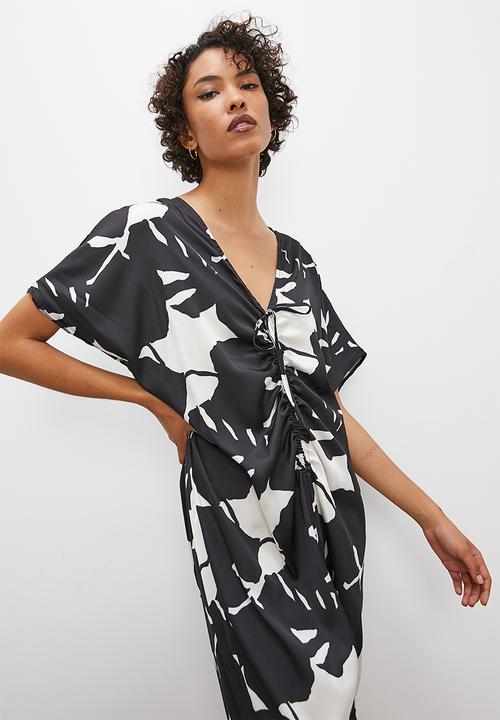 Superbalist - Printed satin kaftan dress with front drawstring detail - large shadow leaf
