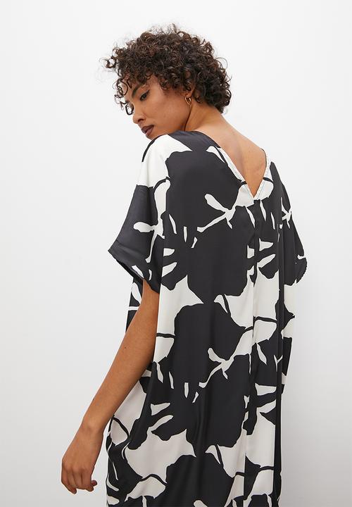 Superbalist - Printed satin kaftan dress with front drawstring detail - large shadow leaf