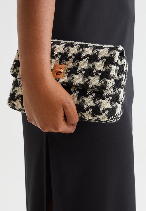 H&M - Small crossbody bag - black/dogtooth patterned