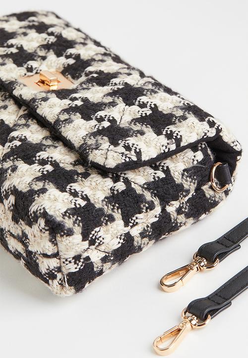 H&M - Small crossbody bag - black/dogtooth patterned