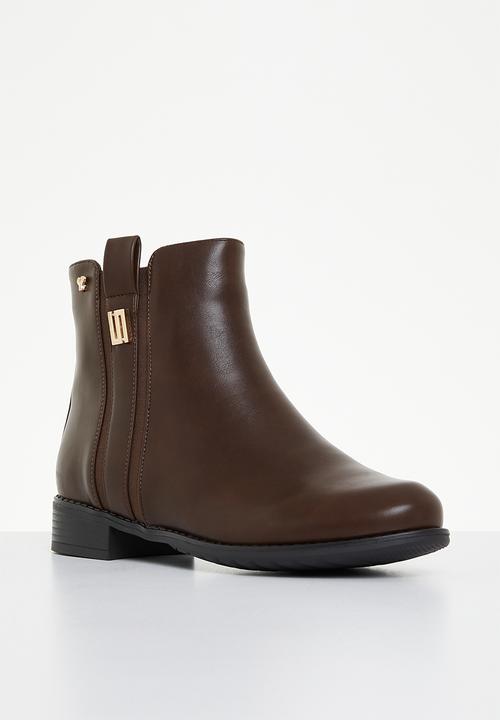 Butterfly Feet - Huda 10 ankle boot - choc