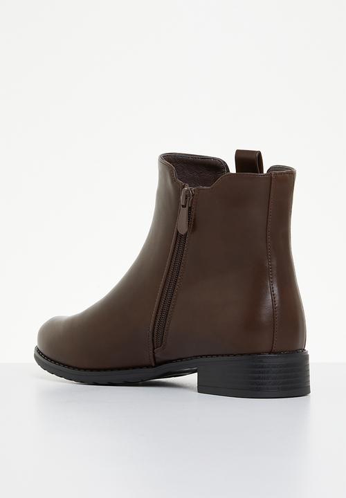 Butterfly Feet - Huda 10 ankle boot - choc