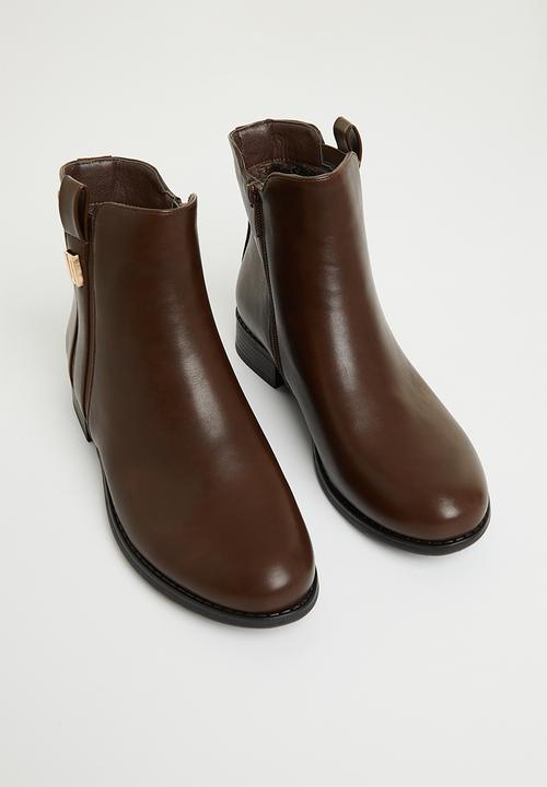 Butterfly Feet - Huda 10 ankle boot - choc