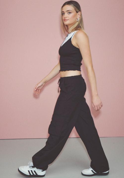 Supré  - Recycled parachute cargo pants - black