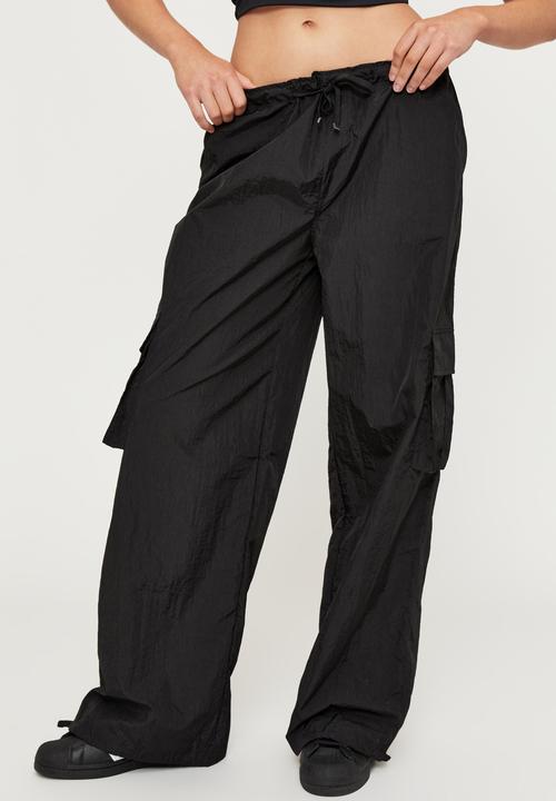 Supré  - Recycled parachute cargo pants - black