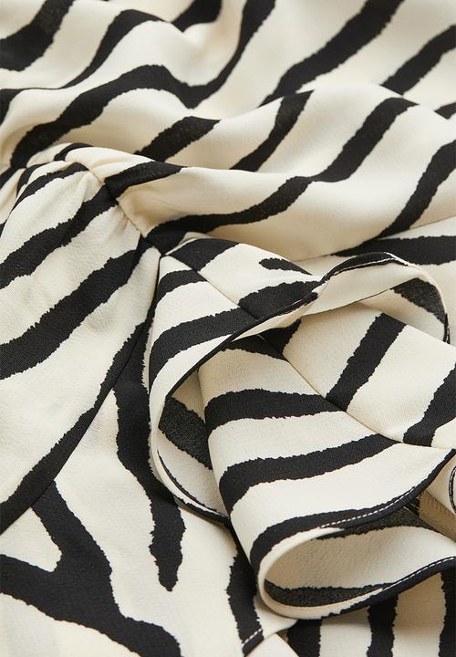 H&M - Flounce-hem crêpe dress - cream/zebra-print