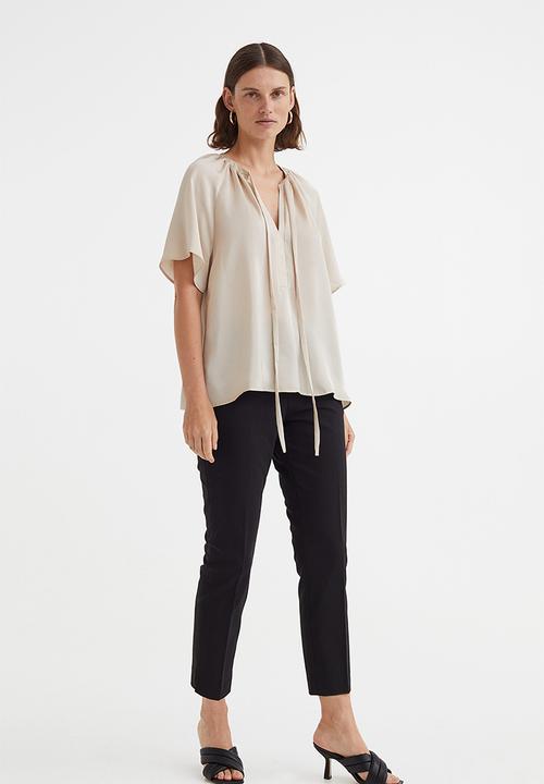 H&M - Short-sleeved tie-detail blouse - light beige