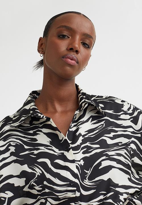 H&M - Oversized blouse - black/zebra print