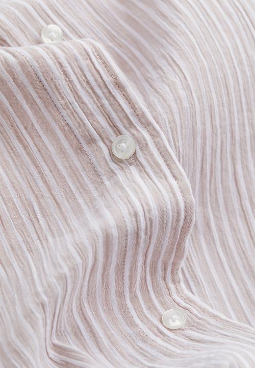 H&M - Crinkled cotton shirt - powder beige/striped