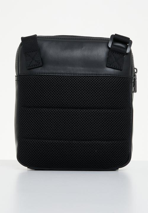 Calvin Klein - Monogram soft reporter - black
