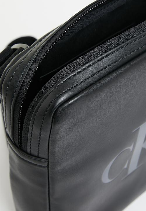Calvin Klein - Monogram soft reporter - black