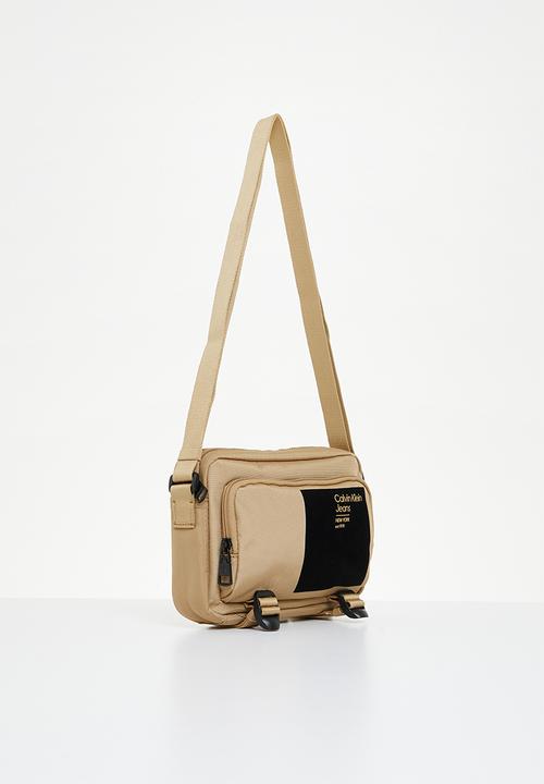 Calvin Klein - Sport essentials camera - timeless camel
