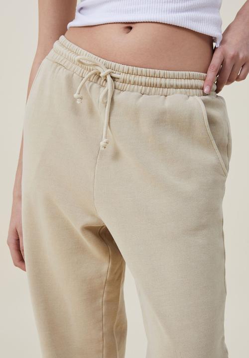Cotton On - Classic washed trackpant - washed light sand