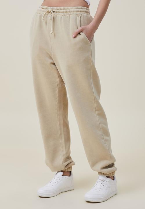 Cotton On - Classic washed trackpant - washed light sand