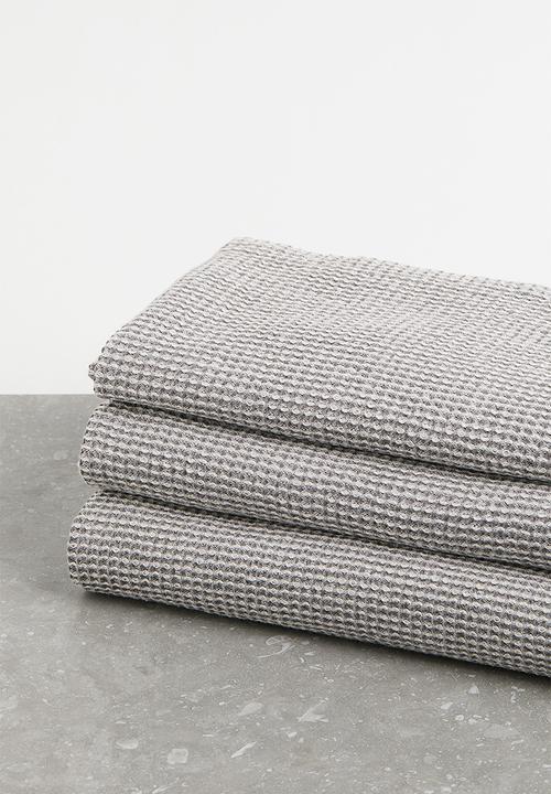 H&M - Waffled bath towel - grey/multi