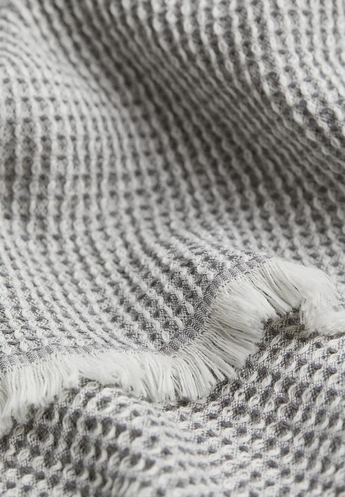 H&M - Waffled bath towel - grey/multi