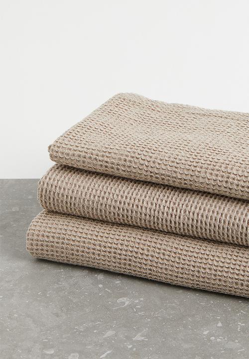 H&M - Waffled bath towel - grey/beige