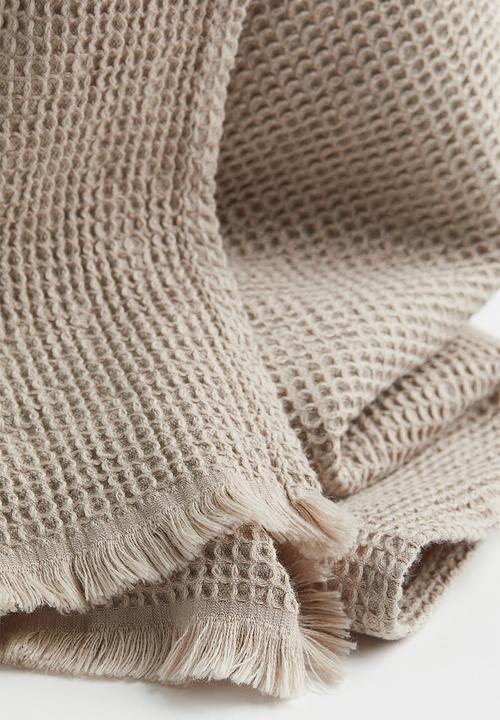 H&M - Waffled bath towel - grey/beige