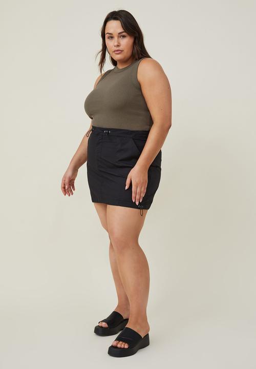 Cotton On - Curve jordan cargo mini skirt - black