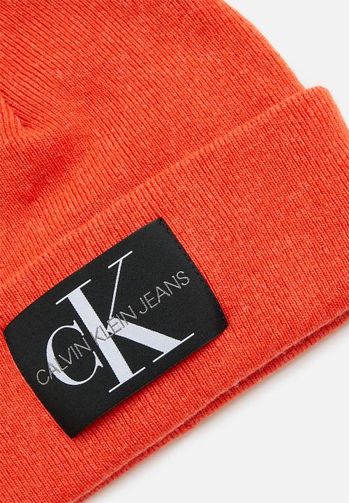 Calvin Klein - Monologo patch beanie - coral orange