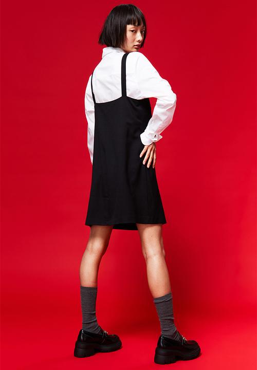 H&M - Short pinafore dress - black