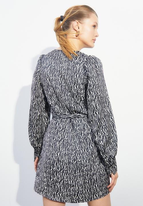 H&M - Balloon-sleeved satin dress - black/patterned
