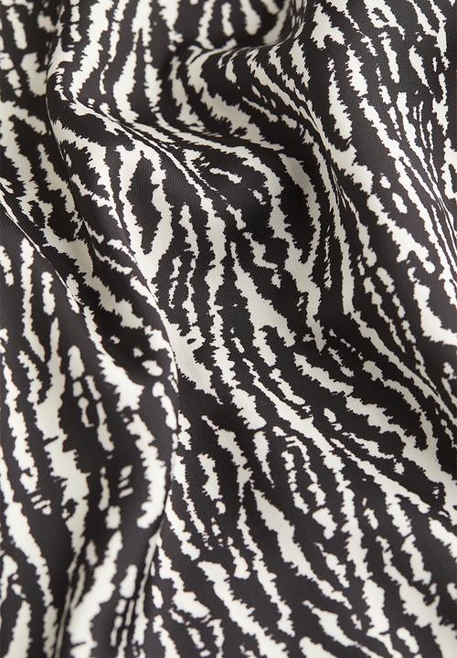 H&M - Balloon-sleeved satin dress - black/patterned