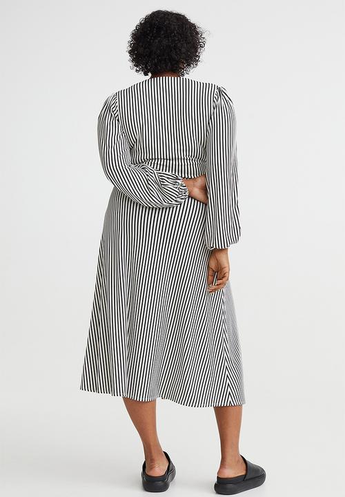 H&M - Balloon-sleeved wrap dress - black & white striped