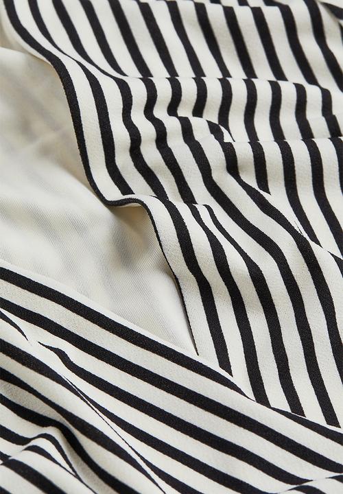 H&M - Balloon-sleeved wrap dress - black & white striped