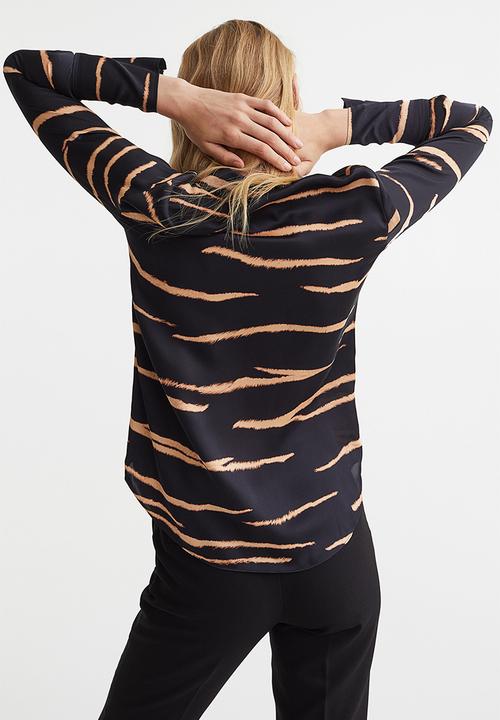 H&M - Fitted shirt - dark blue/zebra print