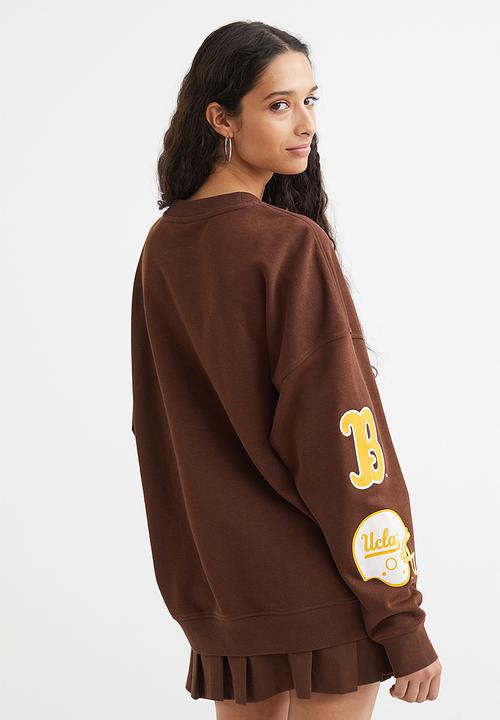 H&M - Oversized printed sweatshirt - dark brown/ucla