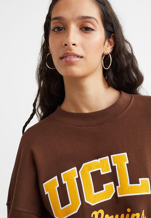 H&M - Oversized printed sweatshirt - dark brown/ucla
