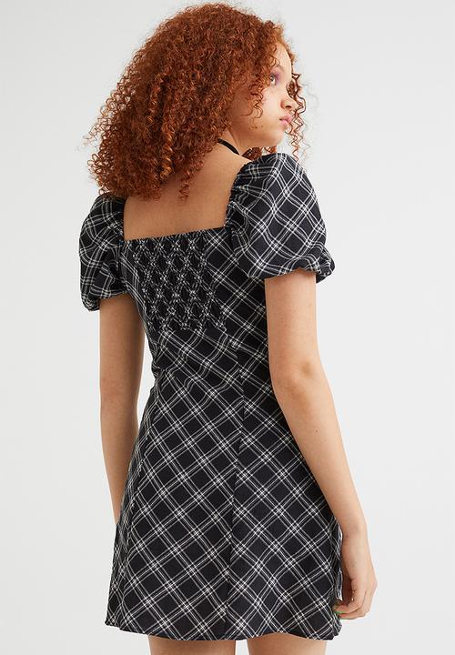 H&M - Puff-sleeved crêpe dress - black/checked