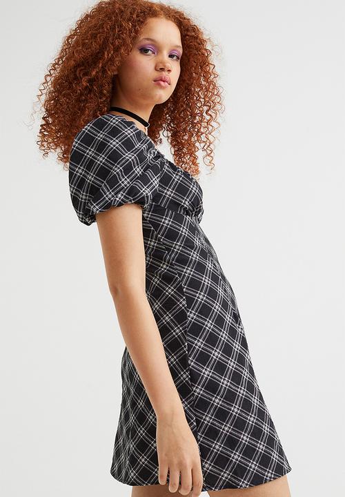 H&M - Puff-sleeved crêpe dress - black/checked