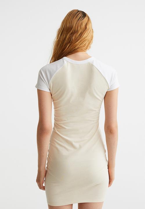 H&M - Fitted T-shirt dress - light beige/minnesota