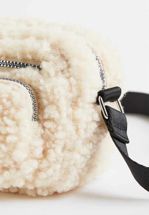 H&M - Small shoulder bag - cream/black