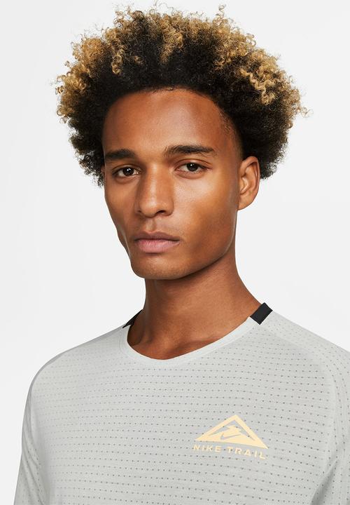 Nike - Nike Trail Solar Chase Dri-FIT Short-Sleeve Running Top