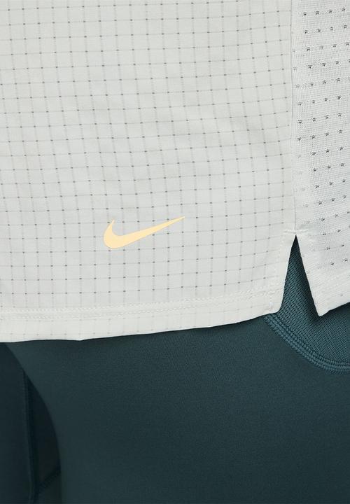 Nike - Nike Trail Solar Chase Dri-FIT Short-Sleeve Running Top