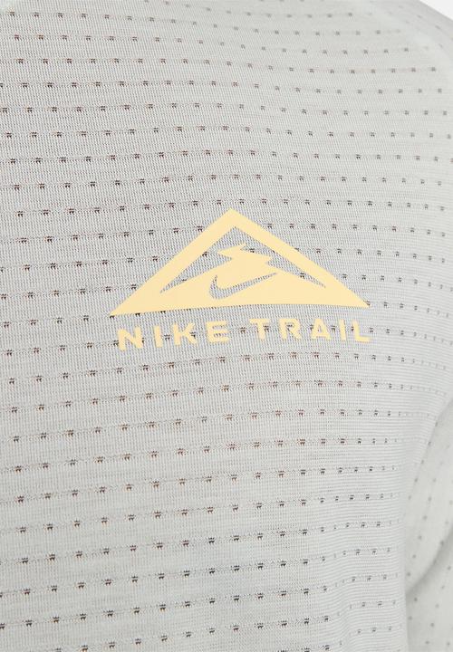 Nike - Nike Trail Solar Chase Dri-FIT Short-Sleeve Running Top
