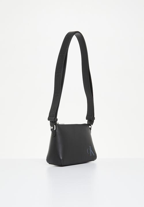 Calvin Klein - Sculpted camera pouch - black
