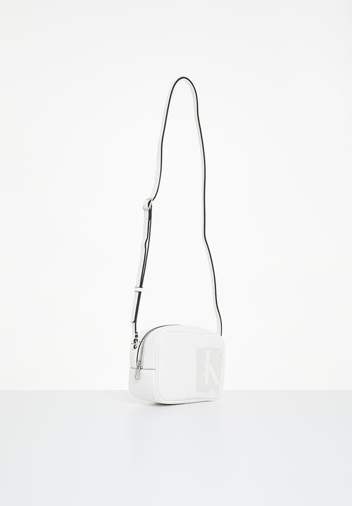 Calvin Klein - Sculpted camera bag - bright white