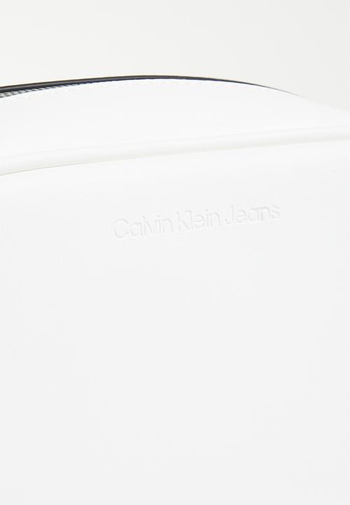 Calvin Klein - Sculpted camera bag - bright white