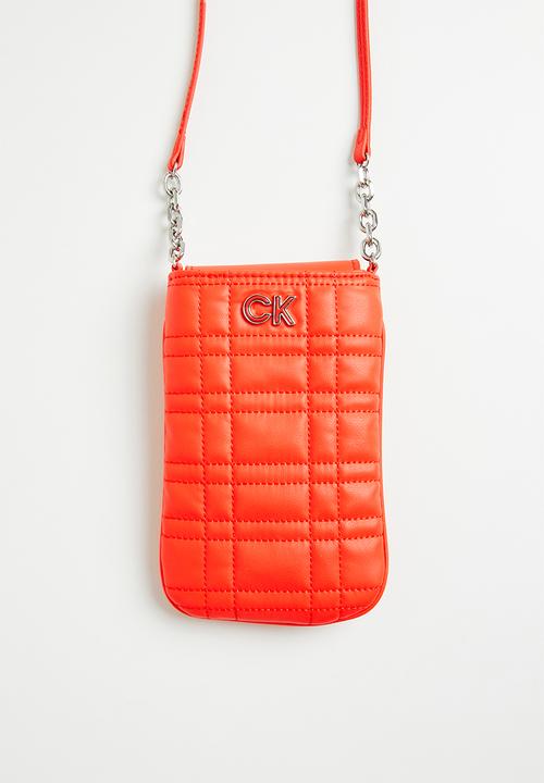 Calvin Klein - Re-lock quilt phone - deep orange
