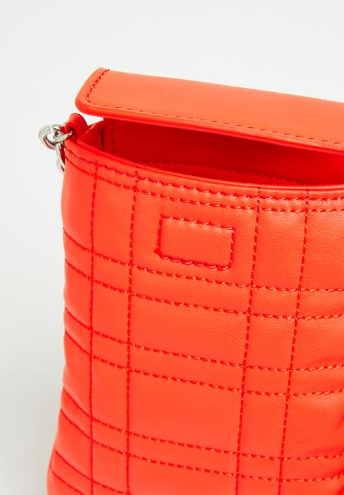 Calvin Klein - Re-lock quilt phone - deep orange