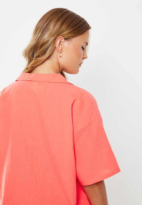 Cotton On - Short sleeve swing beach shirt - sugar coral