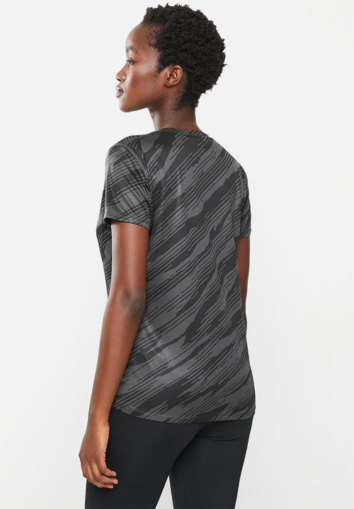 ASICS - Core all over print top - graphite grey & performance black